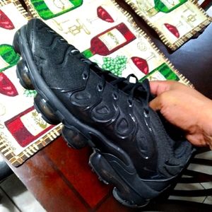 NIKE VaporMax Plus
